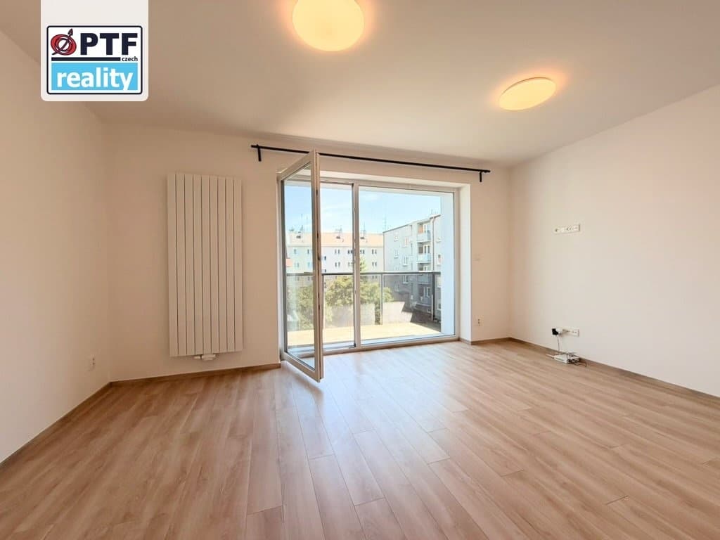 Pronájem bytu 2+kk s balkónem v Plzni, ulice Živnostenská