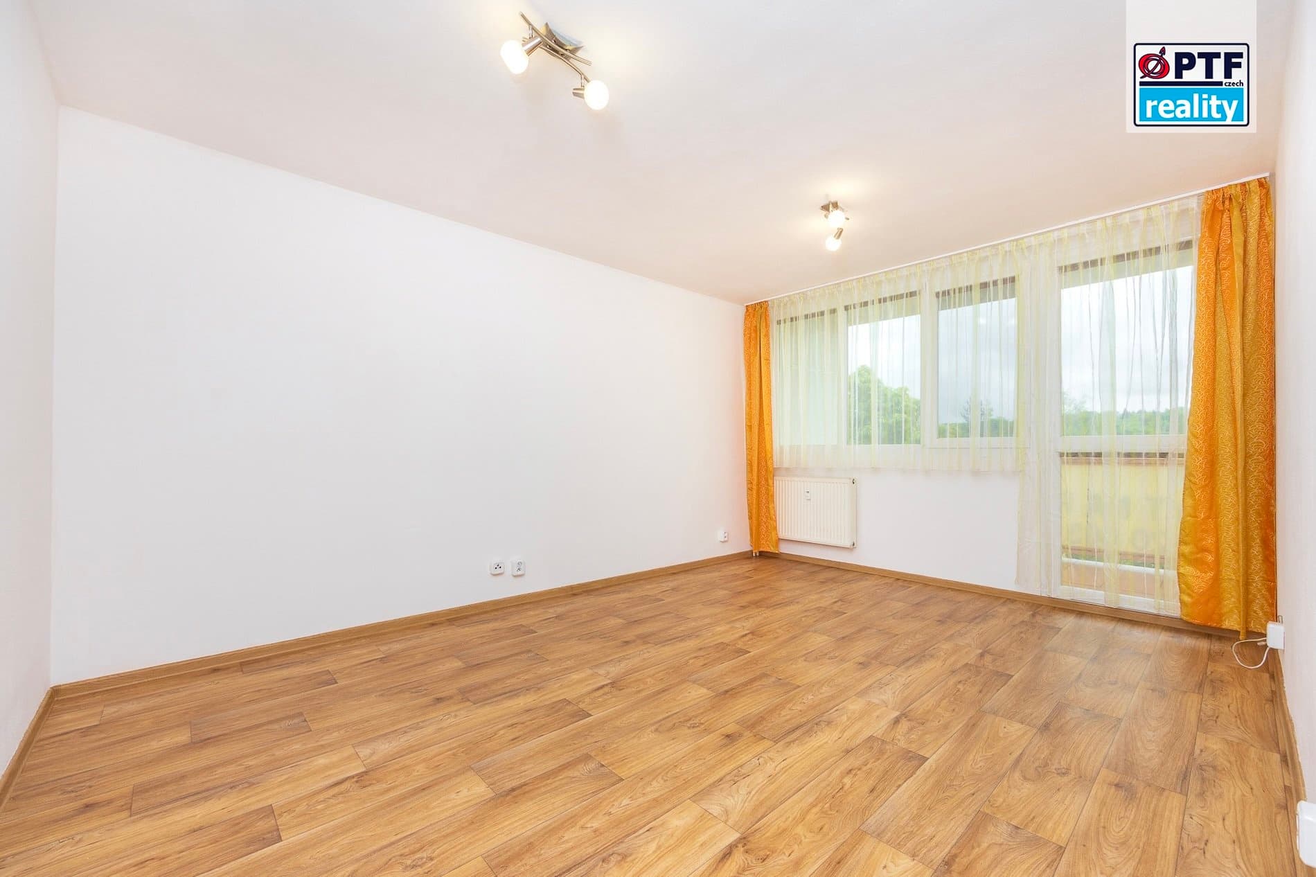Prodej zrekonstruovaného bytu 3+1 s lodžií, Domažlice - Hořejší Předměstí — Domažlice (fotografie 3)