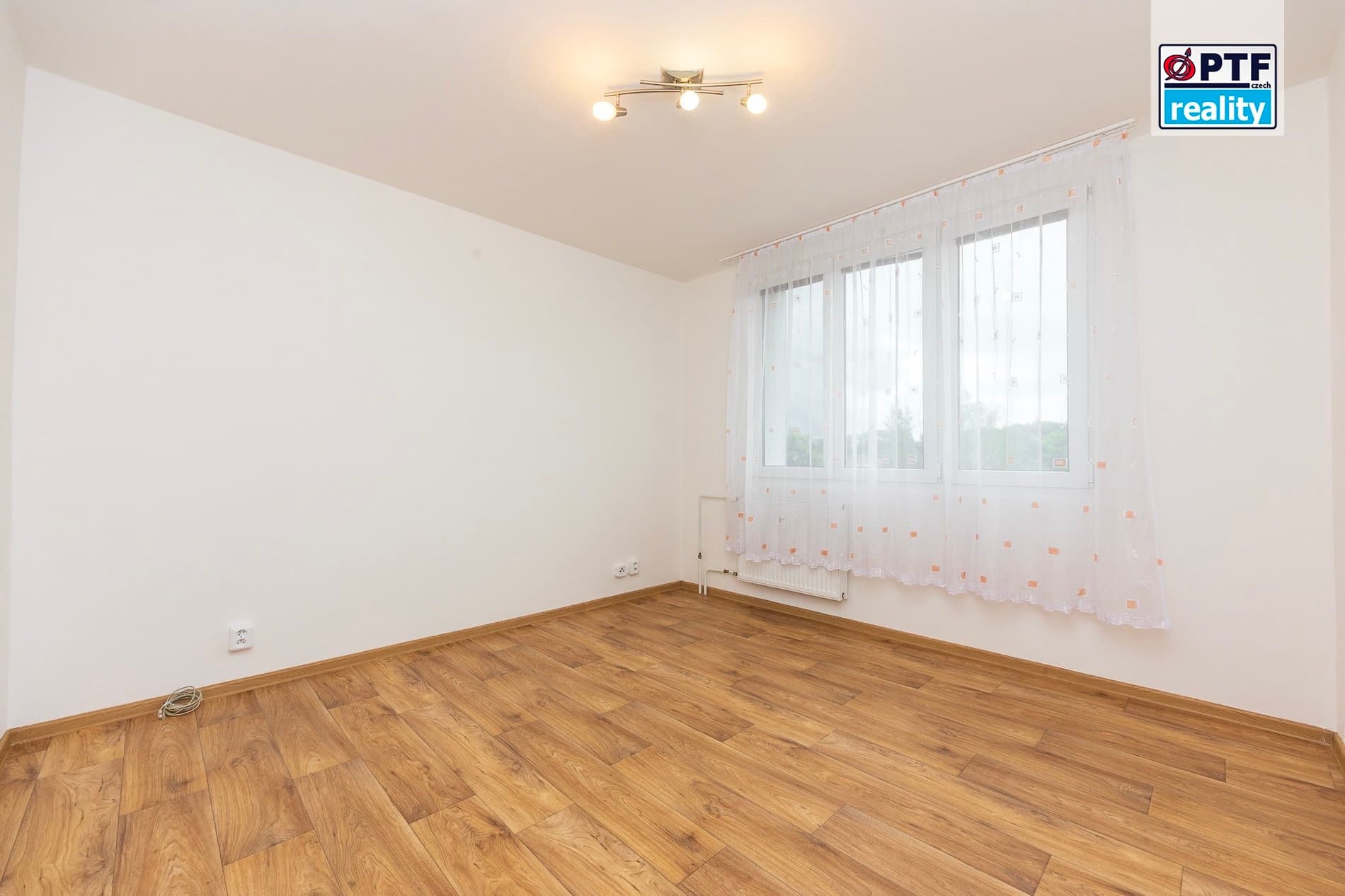 Prodej zrekonstruovaného bytu 3+1 s lodžií, Domažlice - Hořejší Předměstí — Domažlice (fotografie 6)