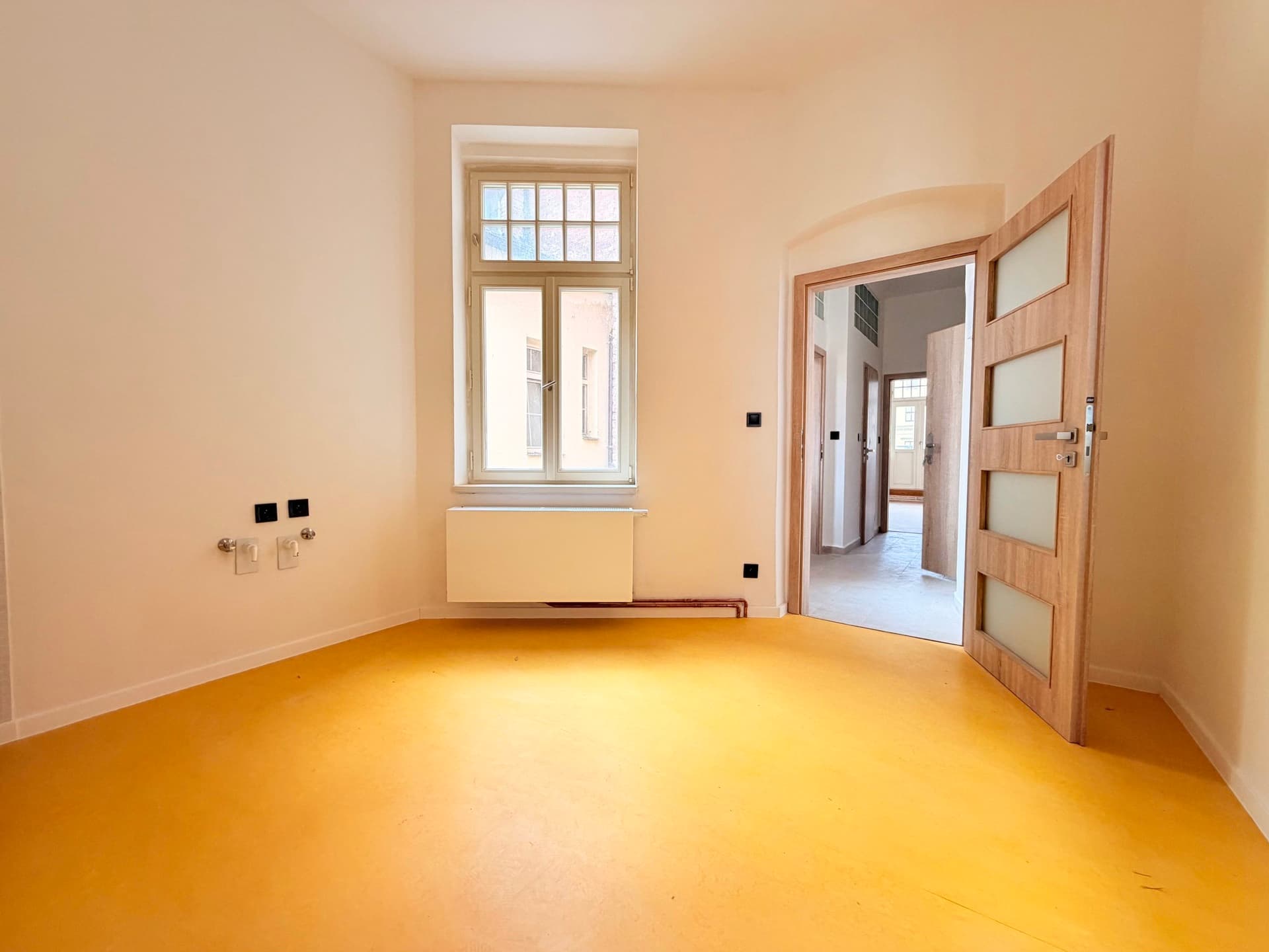 Pronájem slunného bytu 3+1 72 m² v centru Plzně — Plzeň (fotografie 4)