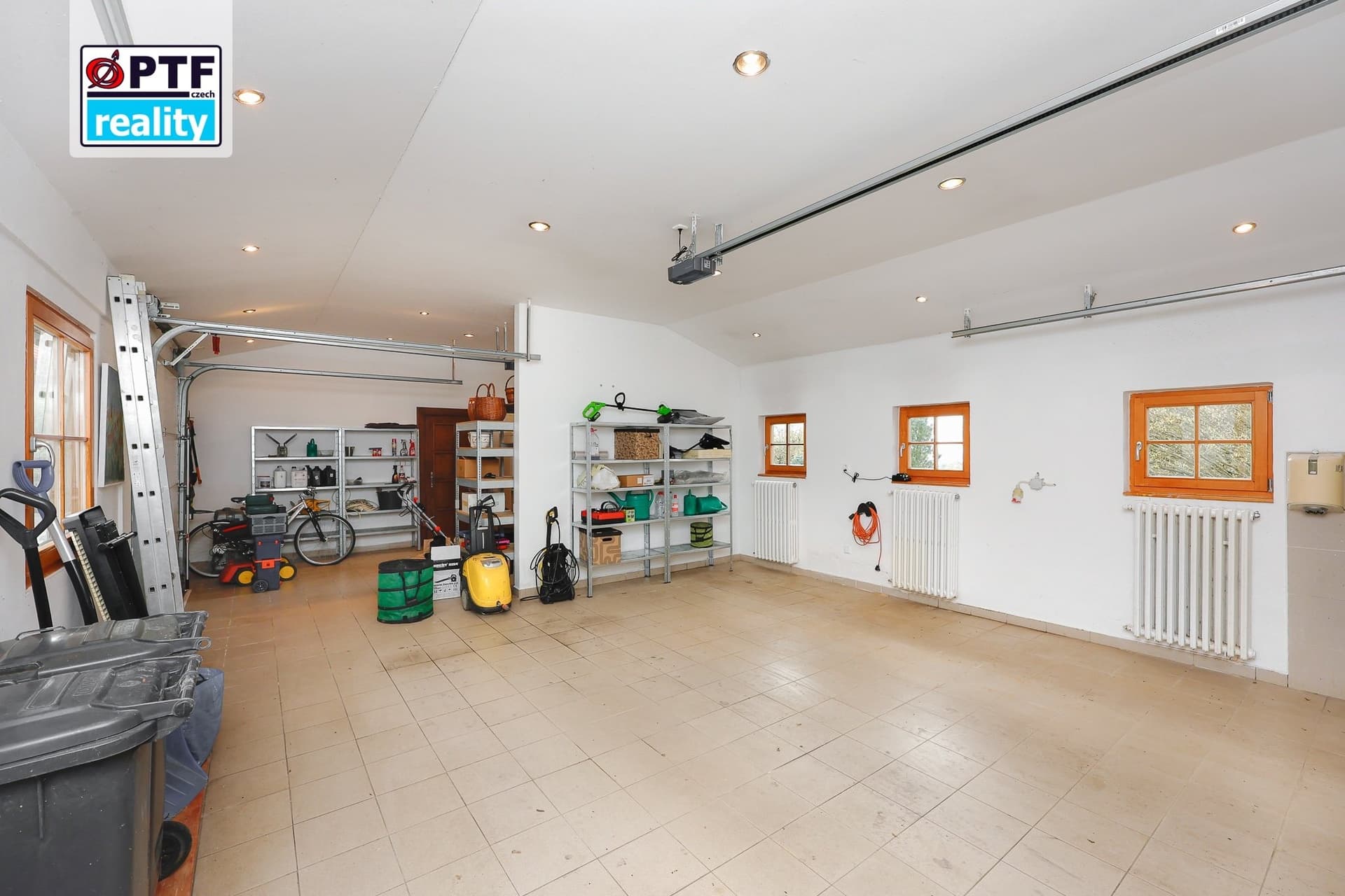 Exkluzivní rodinný dům 4+kk v alpském stylu, zahrada 5 409 m², garáž pro 3 vozy — Chrudim (fotografie 34)