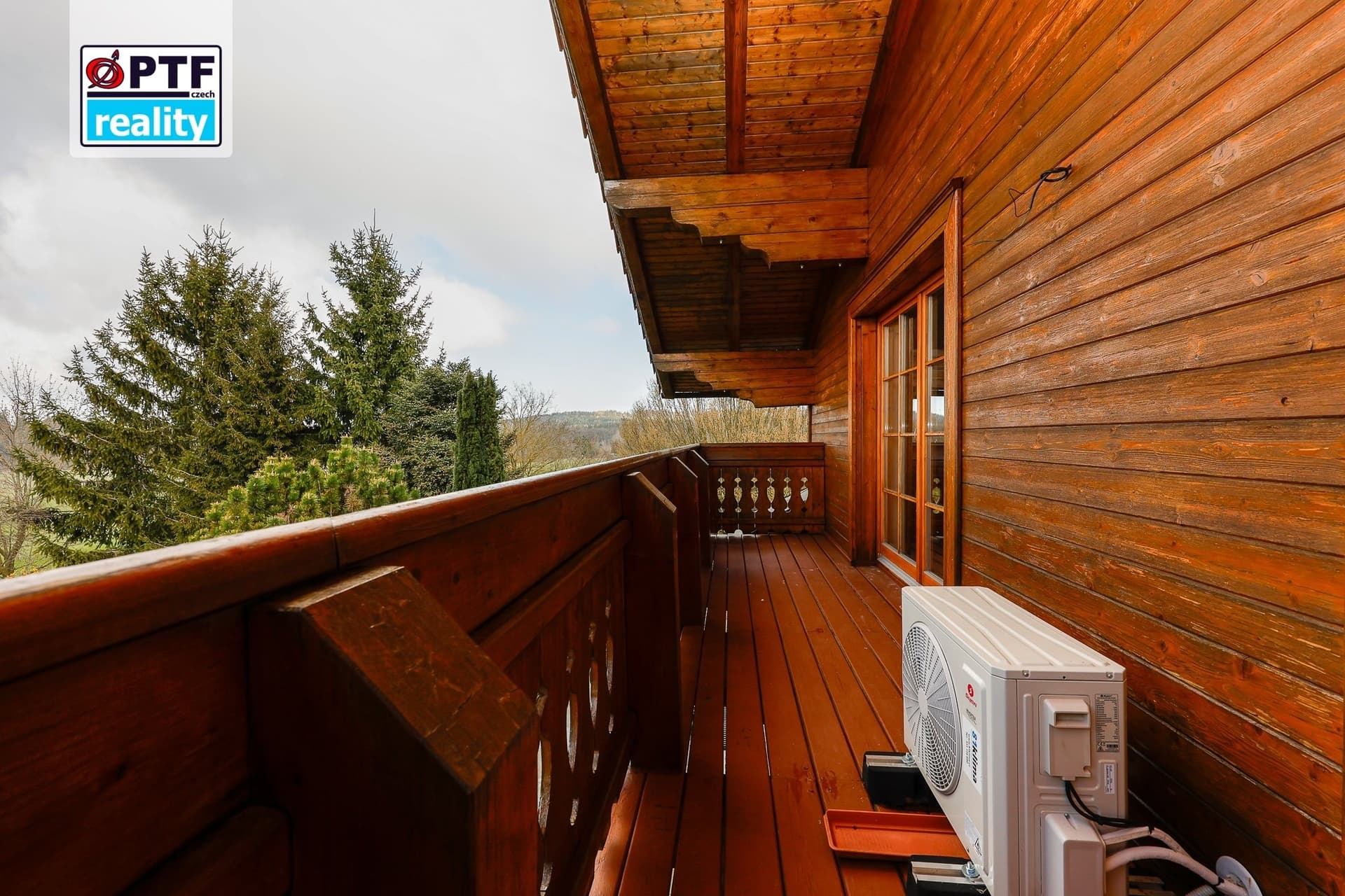 Exkluzivní rodinný dům 4+kk v alpském stylu, zahrada 5 409 m², garáž pro 3 vozy — Chrudim (fotografie 27)
