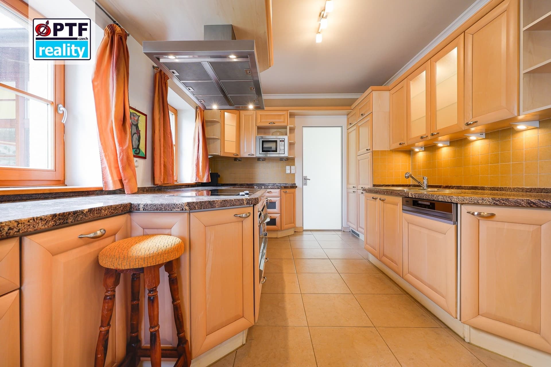 Exkluzivní rodinný dům 4+kk v alpském stylu, zahrada 5 409 m², garáž pro 3 vozy — Chrudim (fotografie 11)