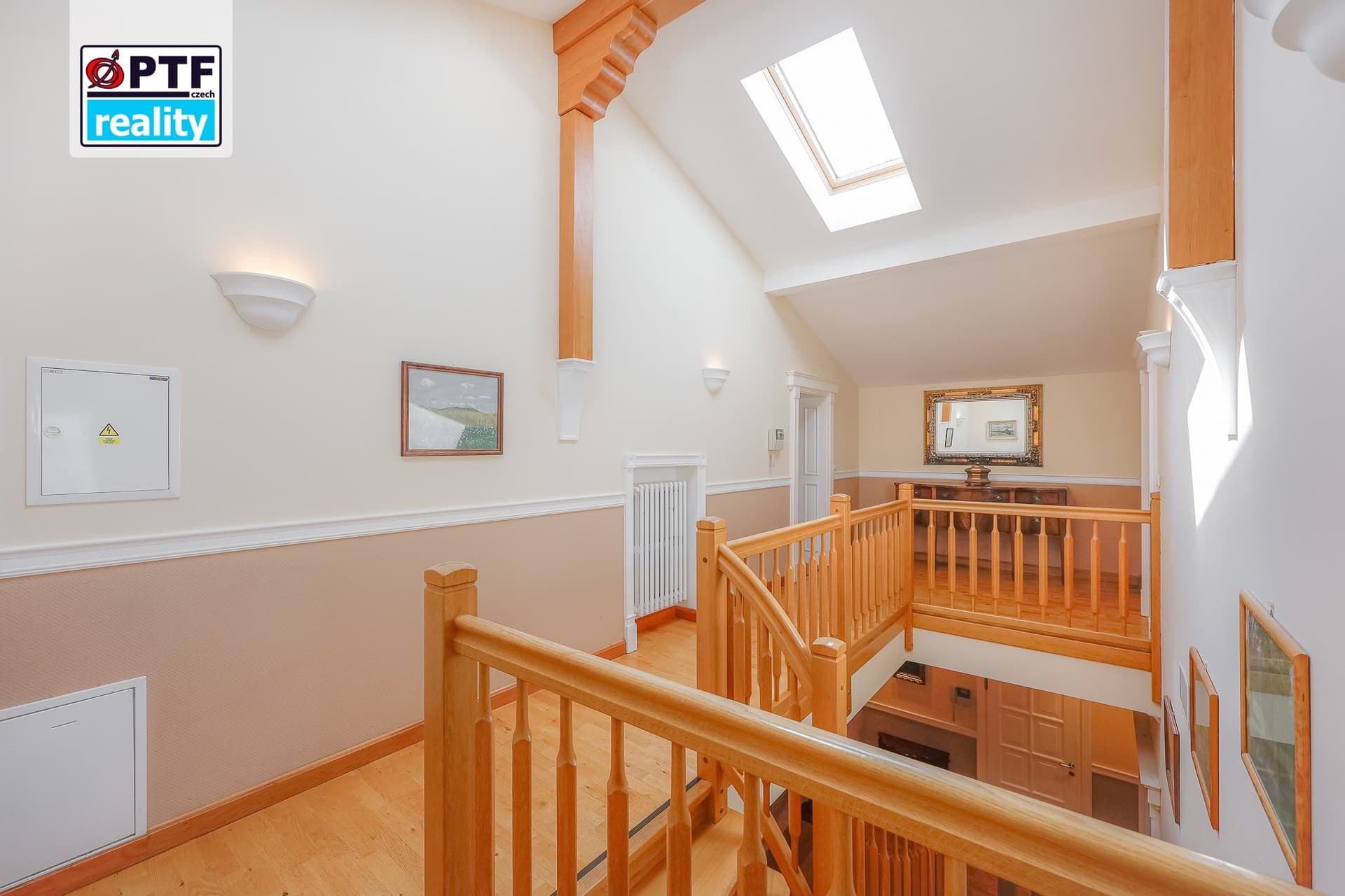 Exkluzivní rodinný dům 4+kk v alpském stylu, zahrada 5 409 m², garáž pro 3 vozy — Chrudim (fotografie 16)