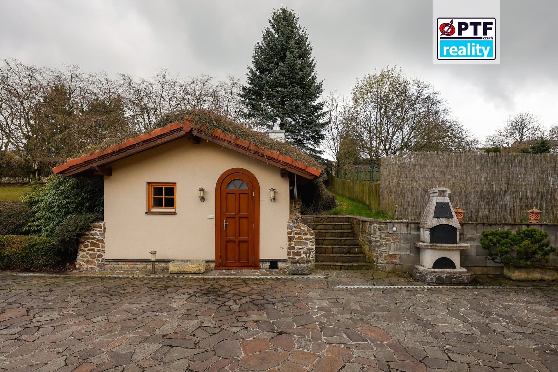 Exkluzivní rodinný dům 4+kk v alpském stylu, zahrada 5 409 m², garáž pro 3 vozy — Chrudim (fotografie 42)