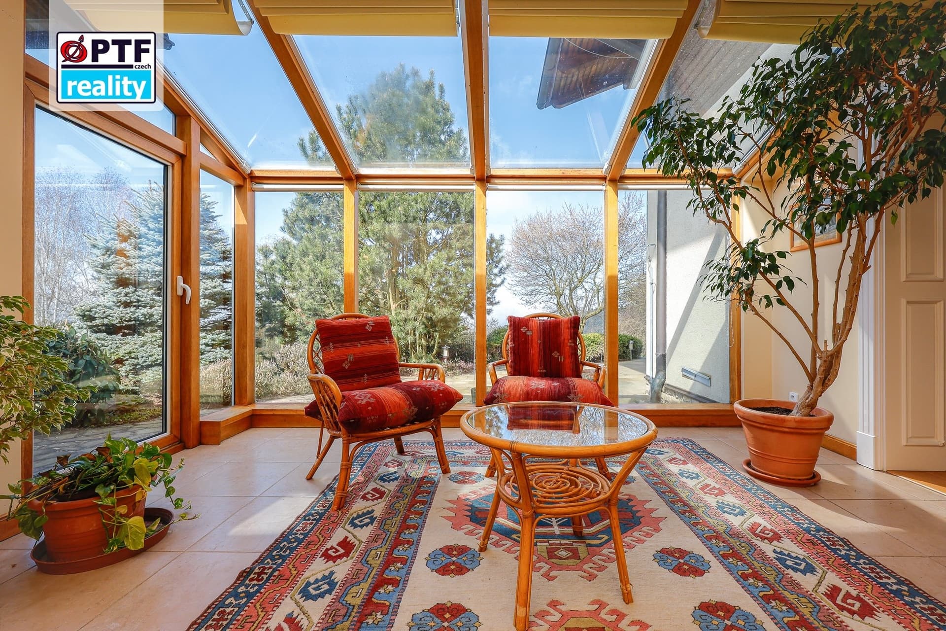 Exkluzivní rodinný dům 4+kk v alpském stylu, zahrada 5 409 m², garáž pro 3 vozy — Chrudim (fotografie 5)