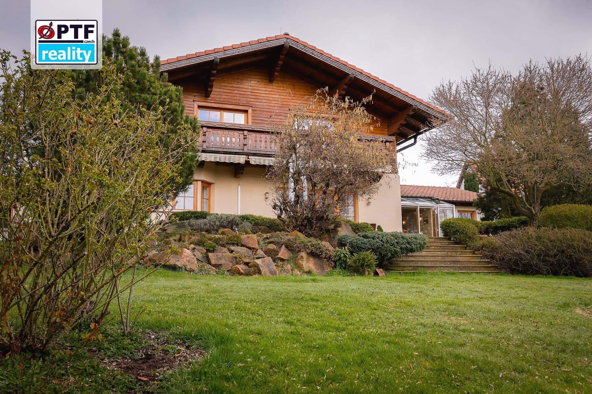 Exkluzivní rodinný dům 4+kk v alpském stylu, zahrada 5 409 m², garáž pro 3 vozy — Chrudim (fotografie 40)