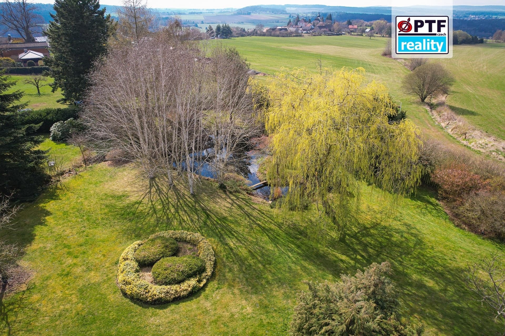 Exkluzivní rodinný dům 4+kk v alpském stylu, zahrada 5 409 m², garáž pro 3 vozy — Chrudim (fotografie 62)