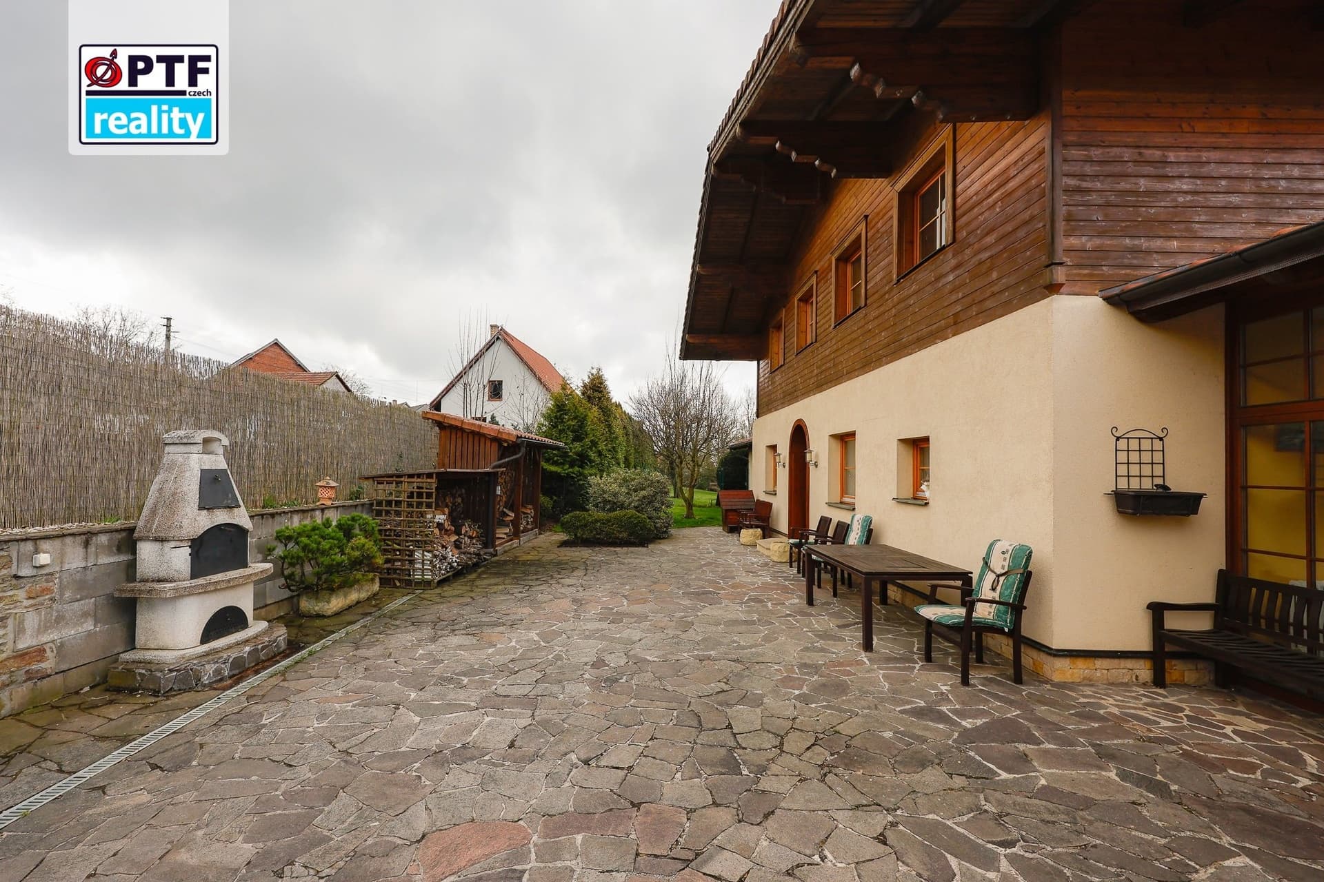 Exkluzivní rodinný dům 4+kk v alpském stylu, zahrada 5 409 m², garáž pro 3 vozy — Chrudim (fotografie 43)