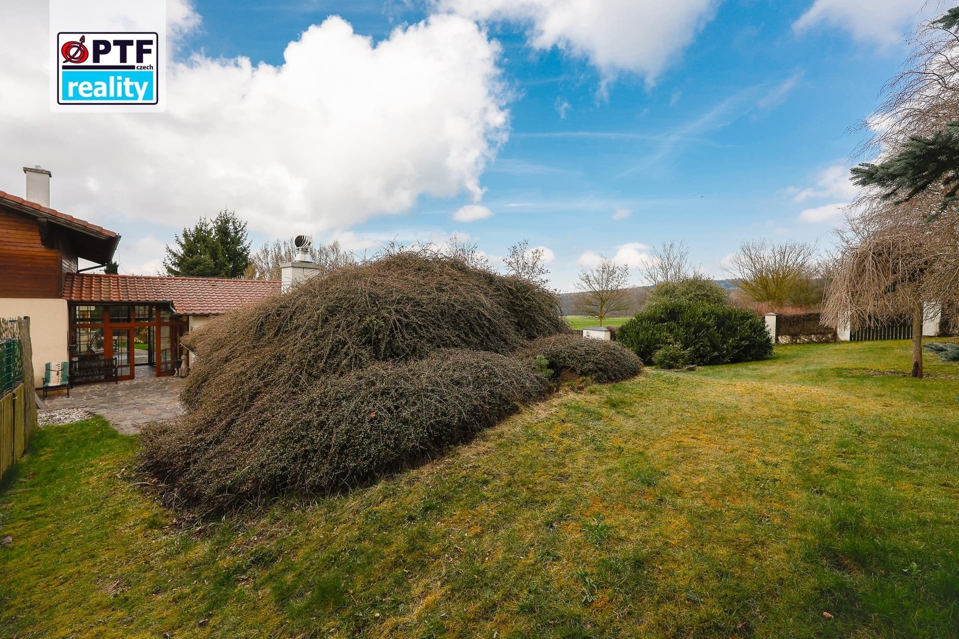 Exkluzivní rodinný dům 4+kk v alpském stylu, zahrada 5 409 m², garáž pro 3 vozy — Chrudim (fotografie 46)