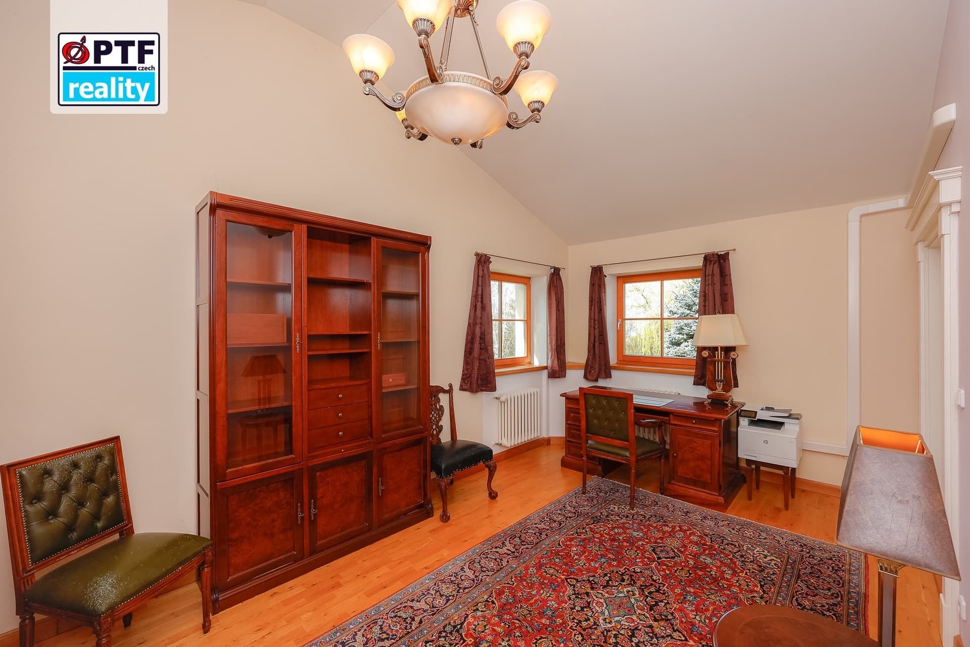 Exkluzivní rodinný dům 4+kk v alpském stylu, zahrada 5 409 m², garáž pro 3 vozy — Chrudim (fotografie 7)