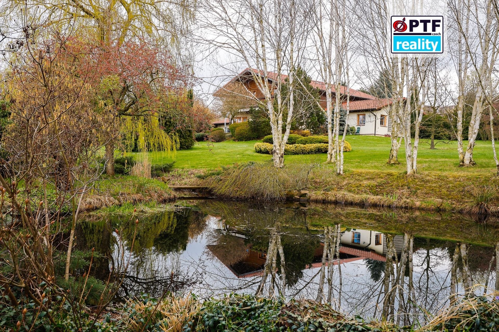 Exkluzivní rodinný dům 4+kk v alpském stylu, zahrada 5 409 m², garáž pro 3 vozy — Chrudim (fotografie 50)