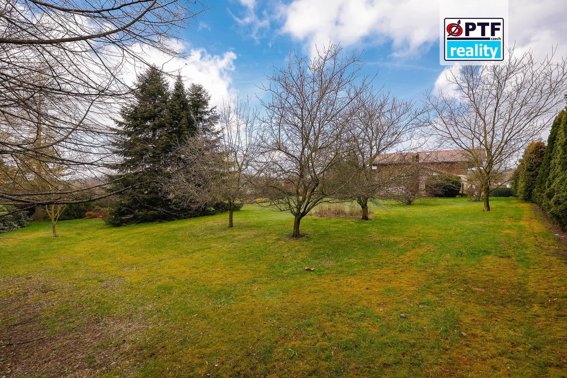 Exkluzivní rodinný dům 4+kk v alpském stylu, zahrada 5 409 m², garáž pro 3 vozy — Chrudim (fotografie 48)