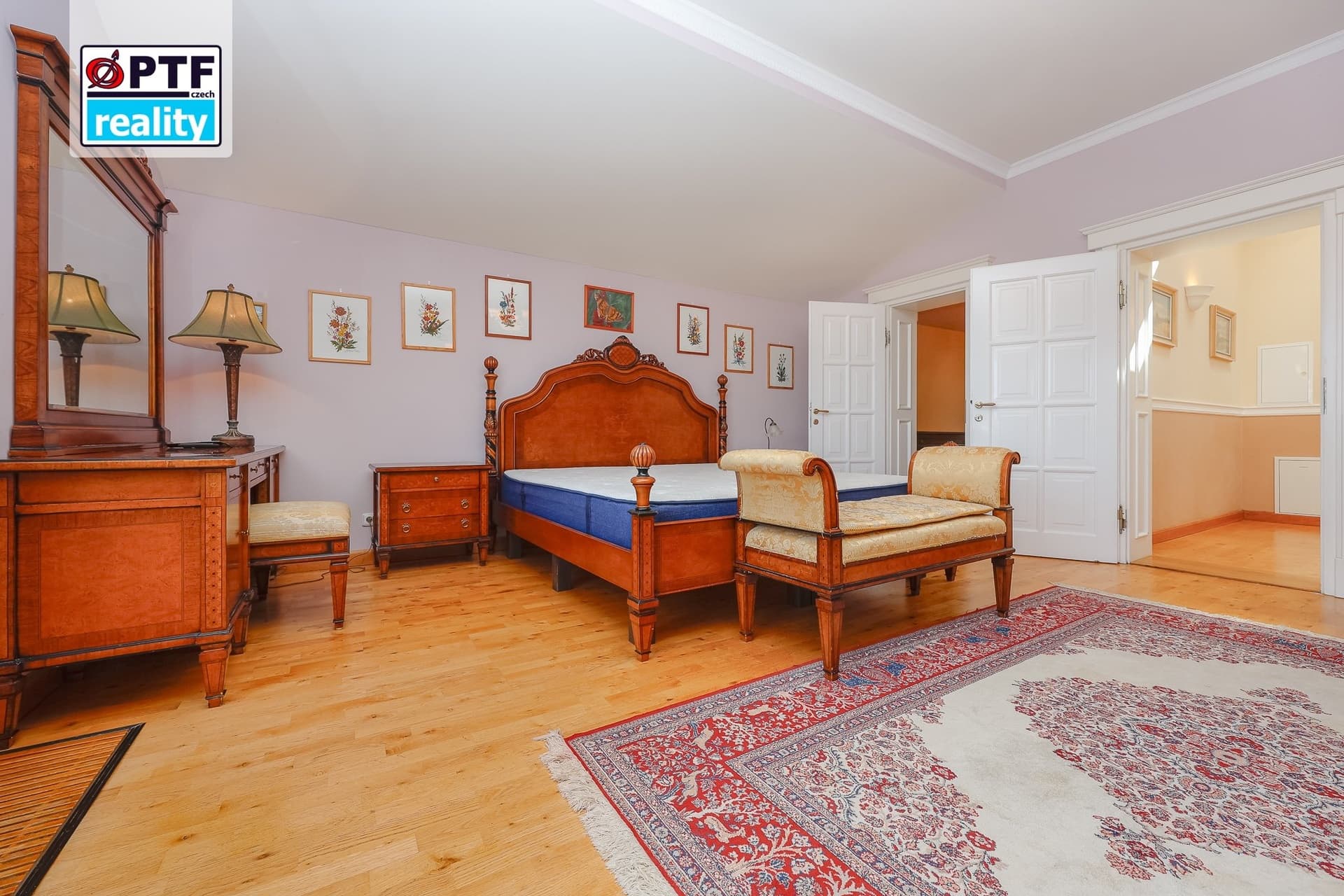 Exkluzivní rodinný dům 4+kk v alpském stylu, zahrada 5 409 m², garáž pro 3 vozy — Chrudim (fotografie 15)