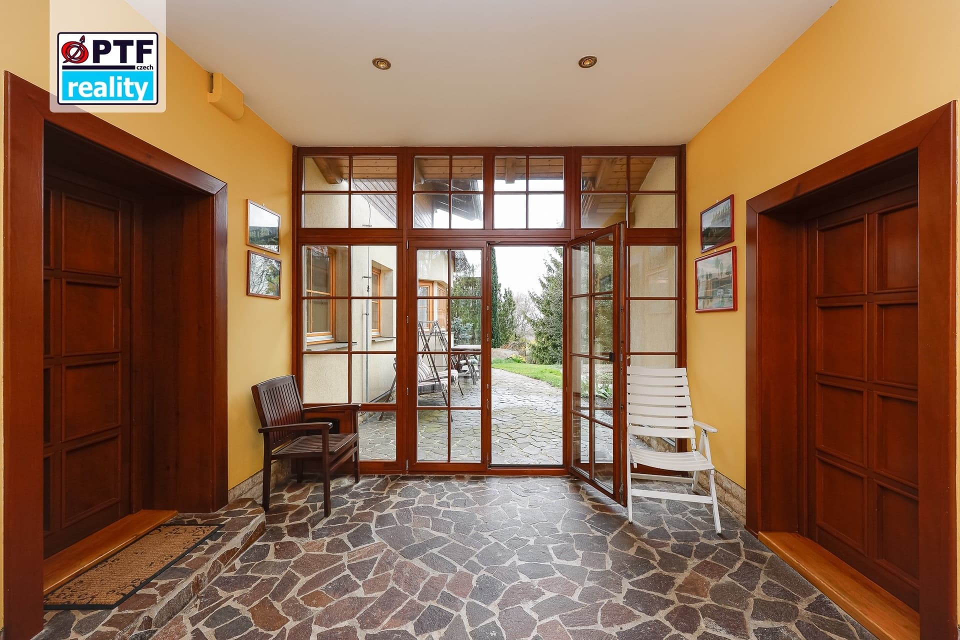 Exkluzivní rodinný dům 4+kk v alpském stylu, zahrada 5 409 m², garáž pro 3 vozy — Chrudim (fotografie 32)