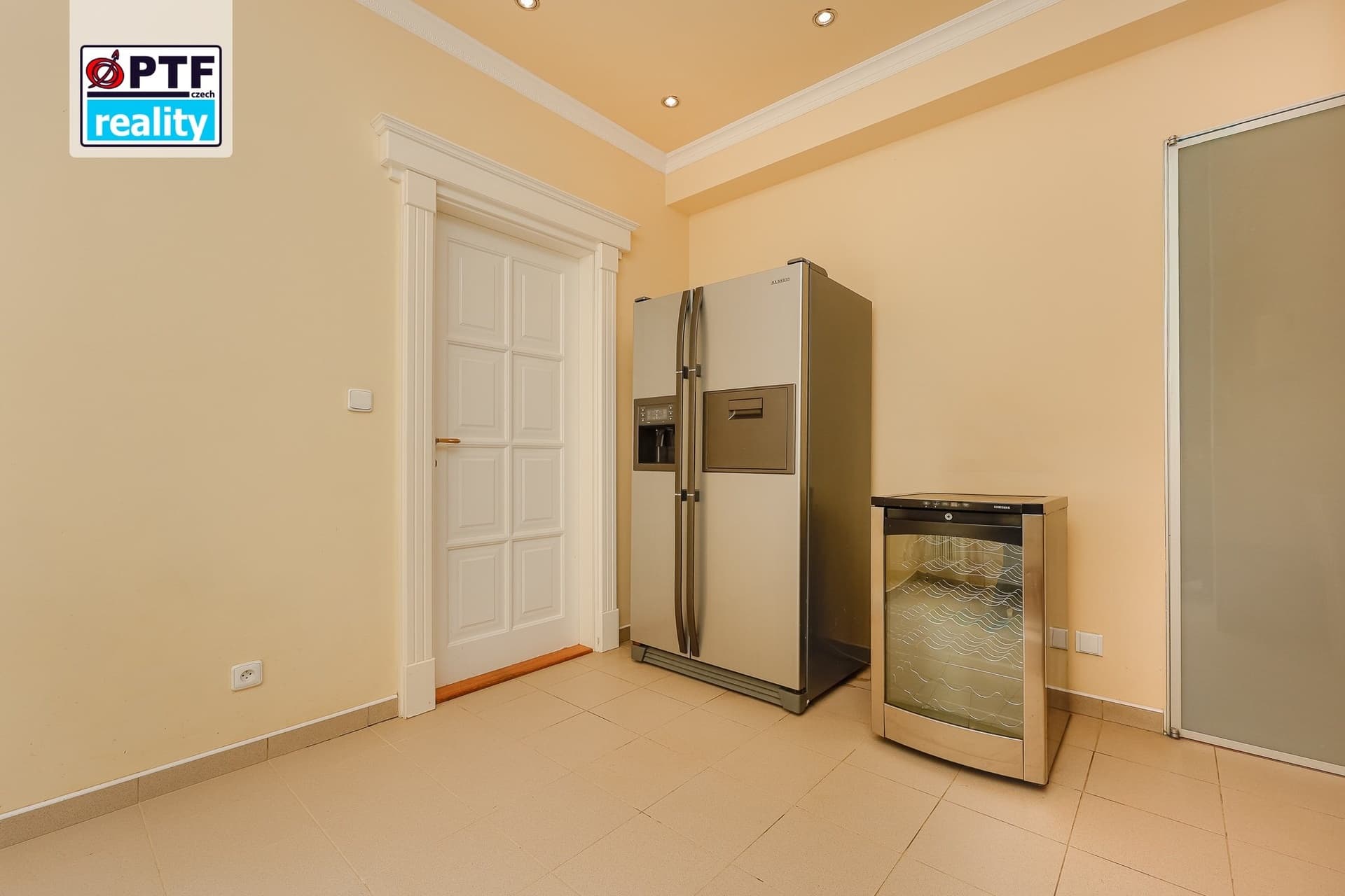 Exkluzivní rodinný dům 4+kk v alpském stylu, zahrada 5 409 m², garáž pro 3 vozy — Chrudim (fotografie 28)