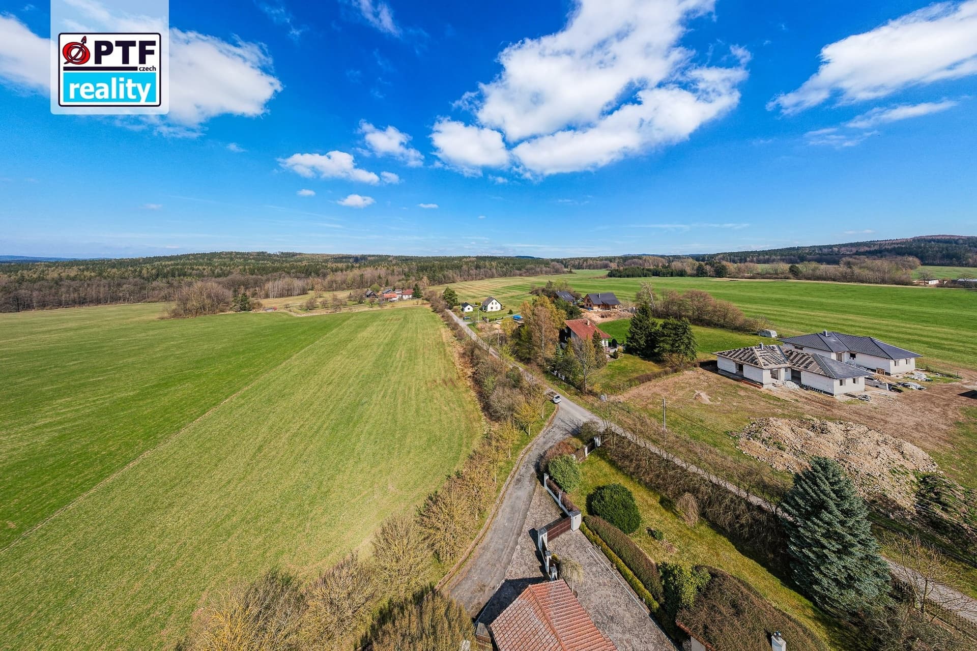 Exkluzivní rodinný dům 4+kk v alpském stylu, zahrada 5 409 m², garáž pro 3 vozy — Chrudim (fotografie 58)