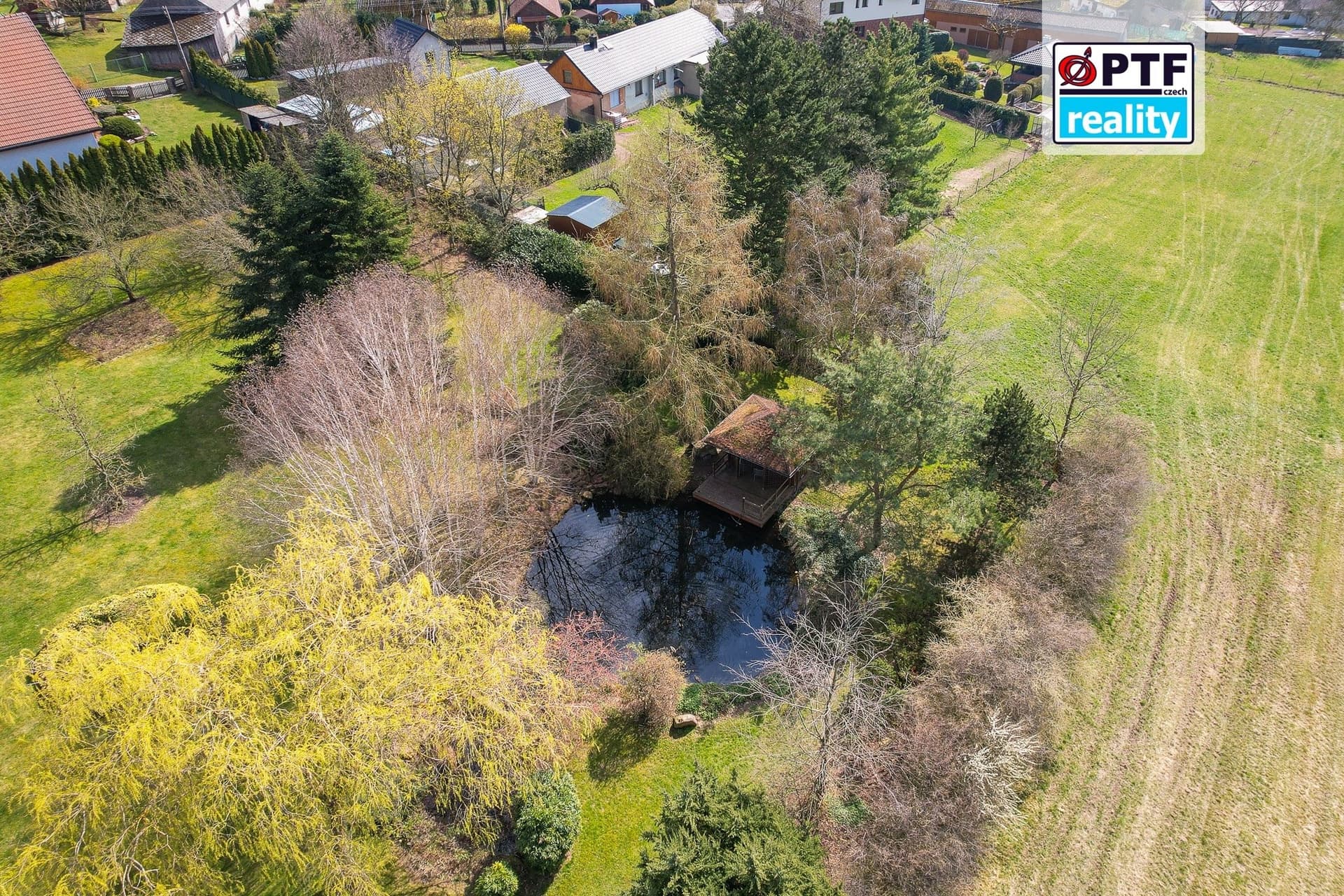 Exkluzivní rodinný dům 4+kk v alpském stylu, zahrada 5 409 m², garáž pro 3 vozy — Chrudim (fotografie 3)