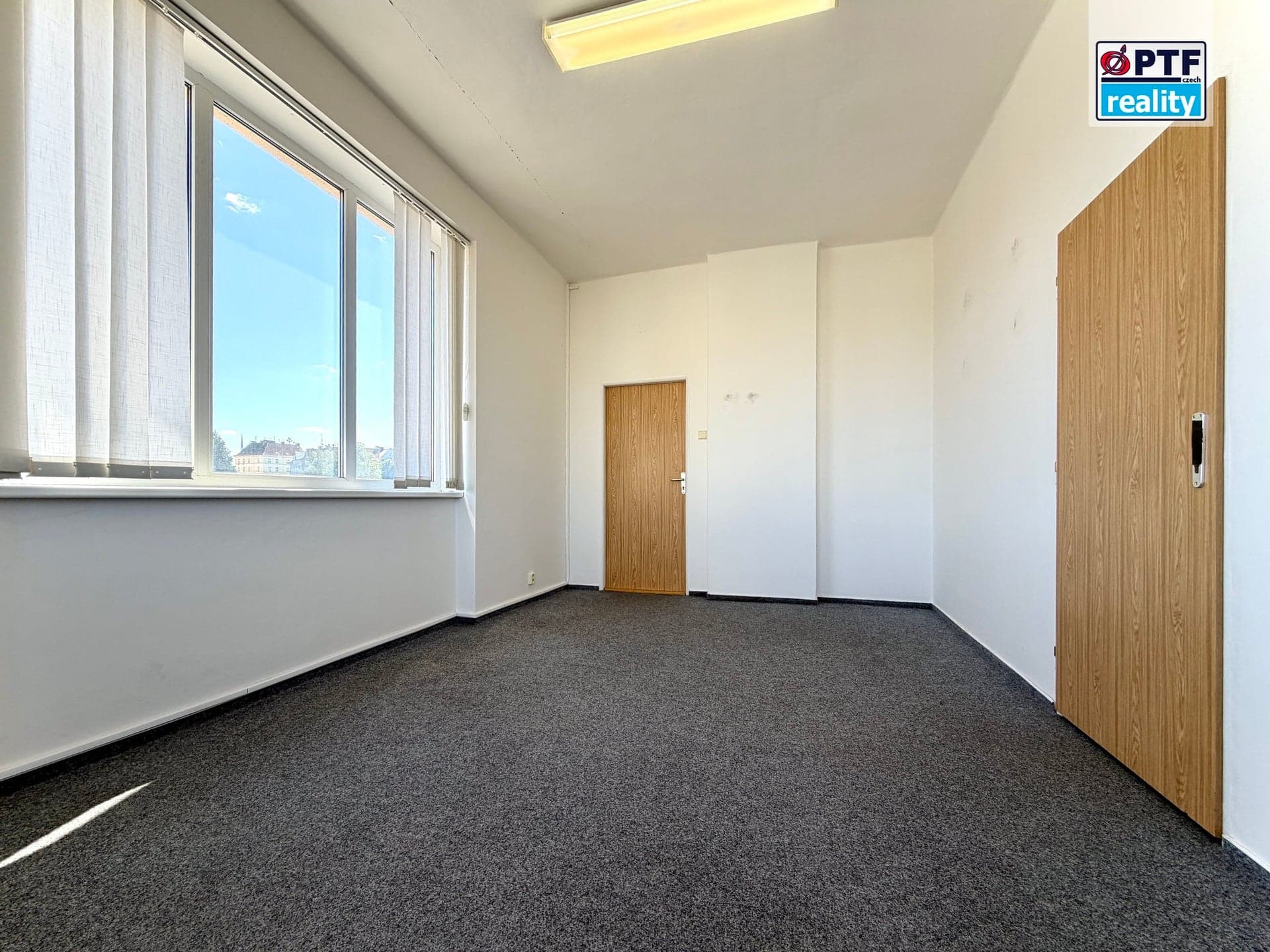 Pronájem dvou kanceláří (31 m²) v Plzni, ul. Na Roudné — Plzeň (fotografie 3)