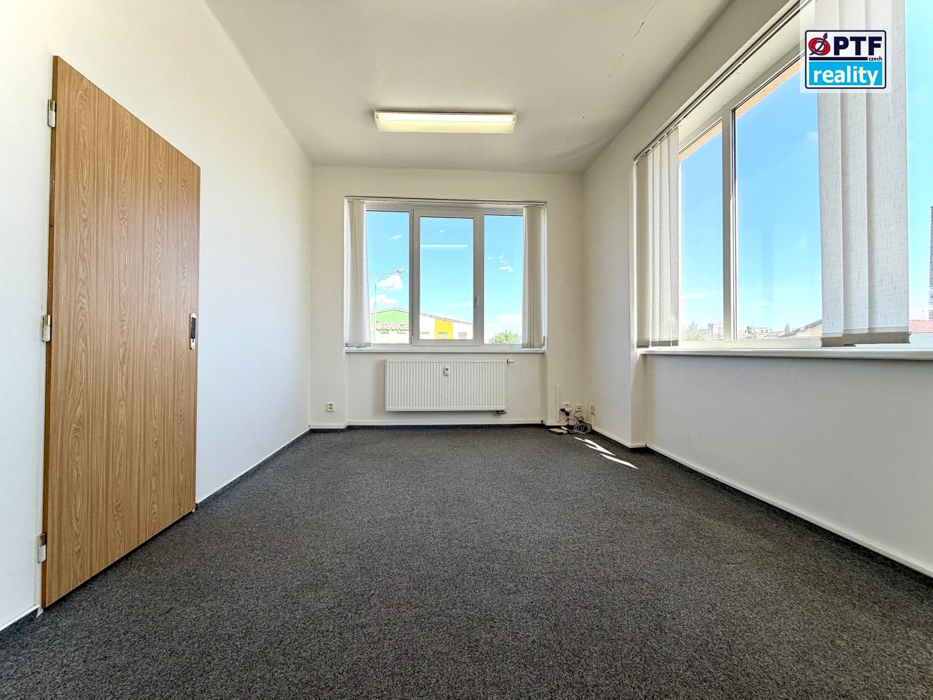 Pronájem dvou kanceláří (31 m²) v Plzni, ul. Na Roudné — Plzeň (fotografie 2)