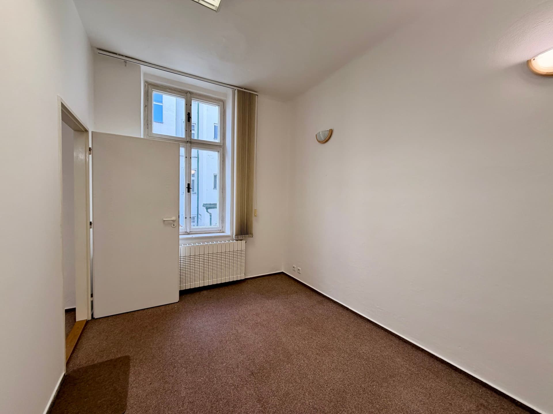 Pronájem kancelářských prostor v centru Plzně — Plzeň (fotografie 5)