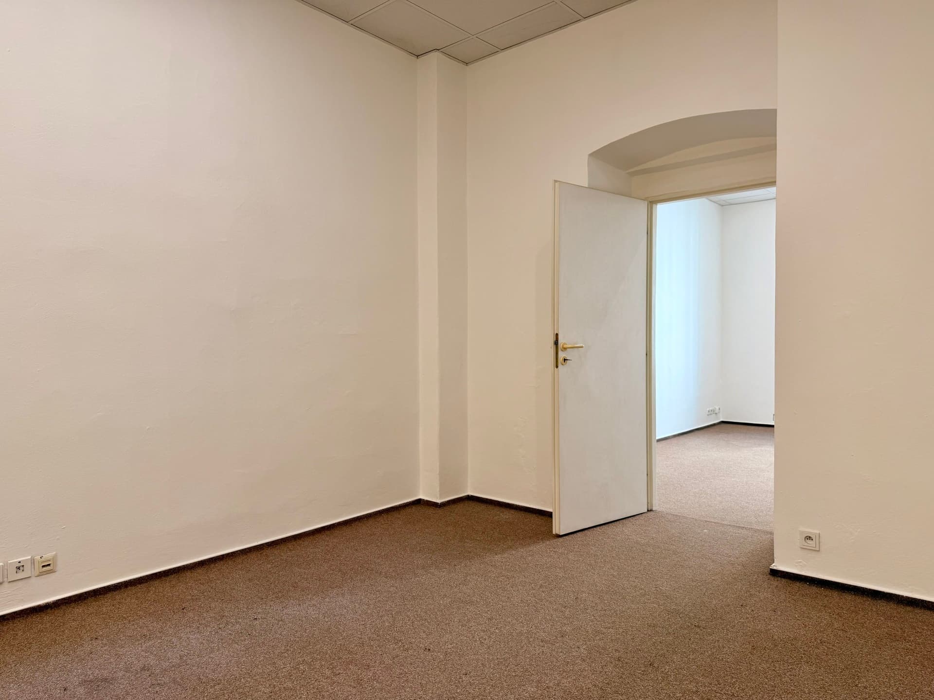 Pronájem kancelářských prostor v centru Plzně — Plzeň (fotografie 6)