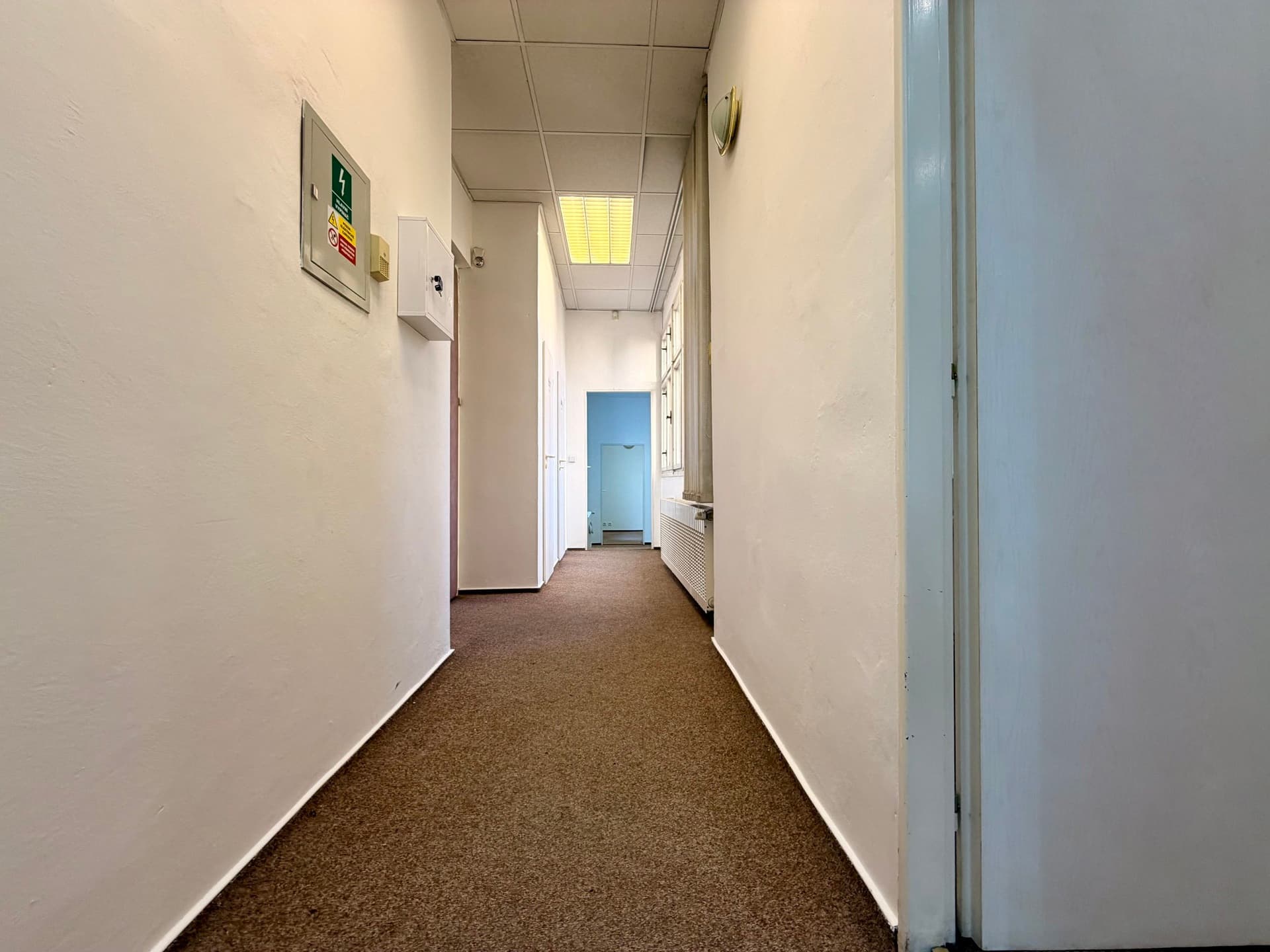 Pronájem kancelářských prostor v centru Plzně — Plzeň (fotografie 2)