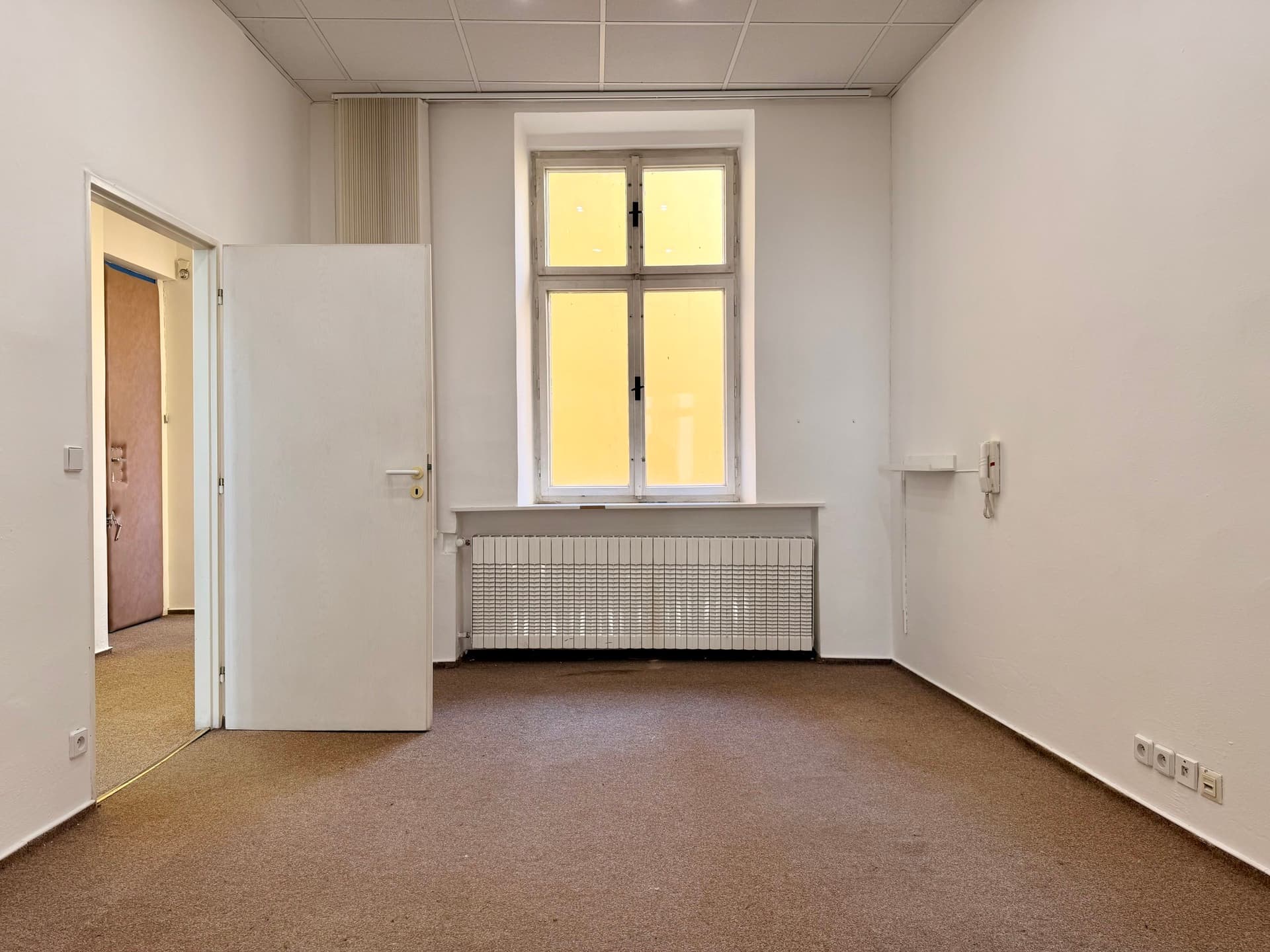 Pronájem kancelářských prostor v centru Plzně — Plzeň (fotografie 7)