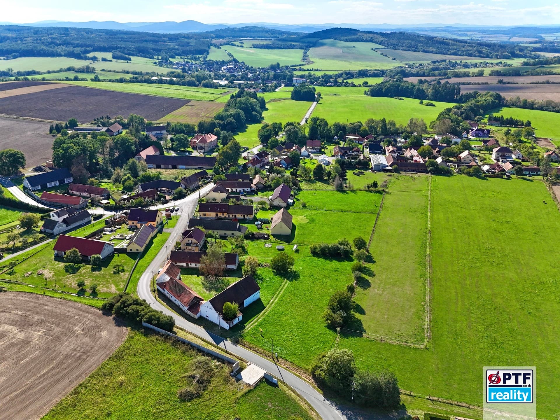 Prodej stavebního pozemku (2430 m²), Újezd u Horšic — Horšice (fotografie 5)