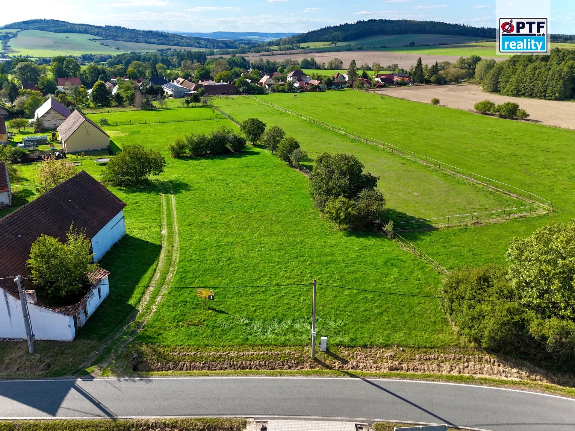 Prodej stavebního pozemku (2430 m²), Újezd u Horšic — Horšice (fotografie 4)