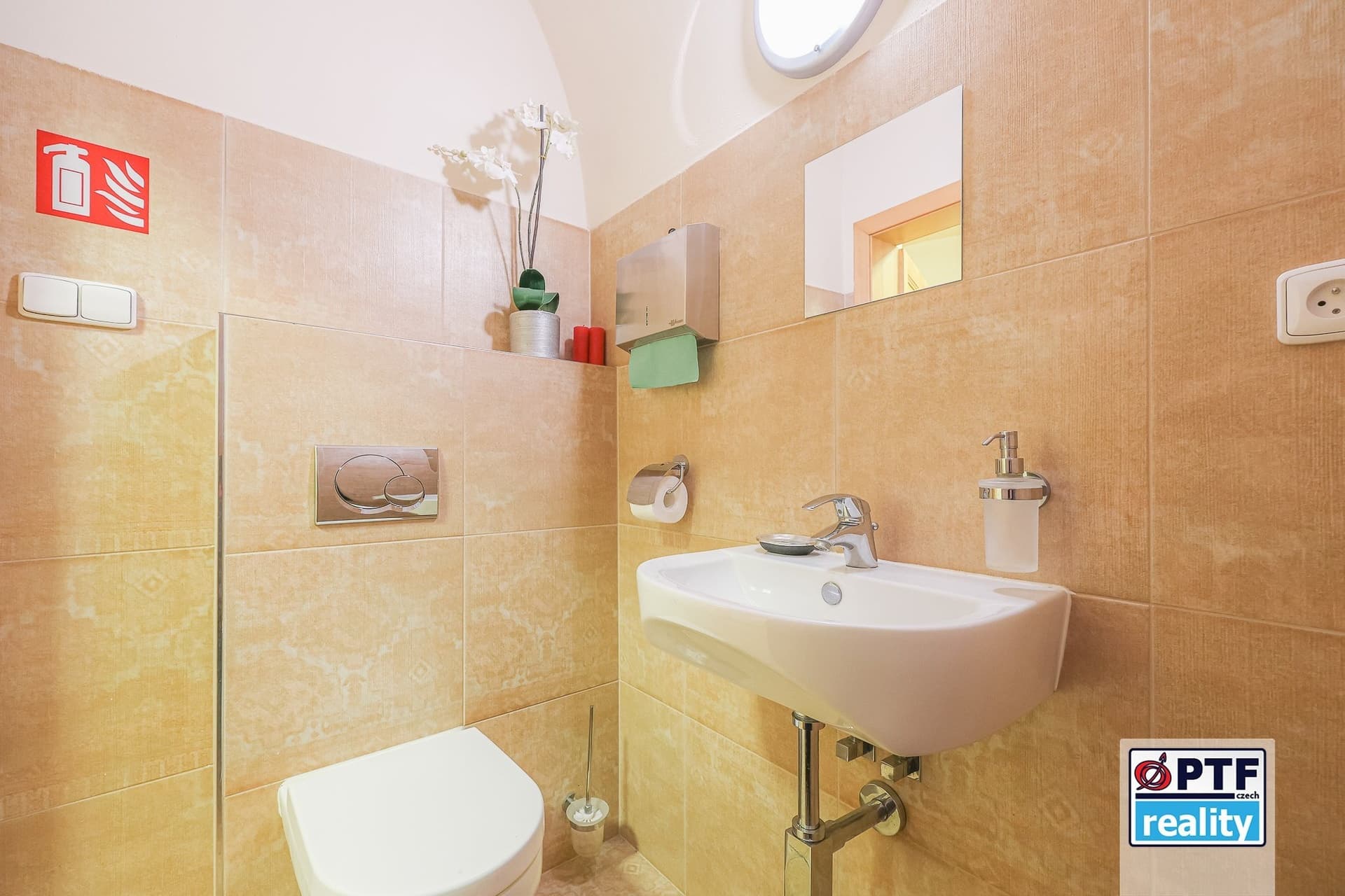 Pronájem obchodního prostoru (25 m²) v centru Plzně, ul. Dominikánská — Plzeň (fotografie 5)