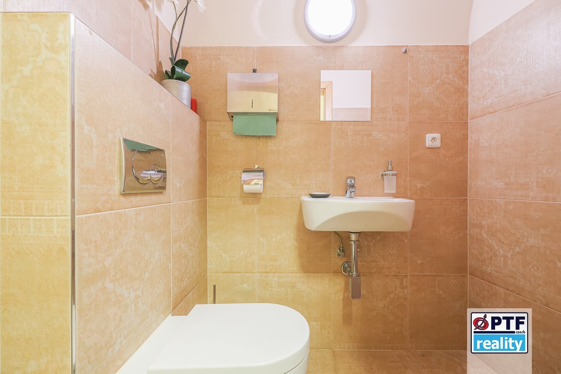 Pronájem obchodního prostoru (25 m²) v centru Plzně, ul. Dominikánská — Plzeň (fotografie 6)